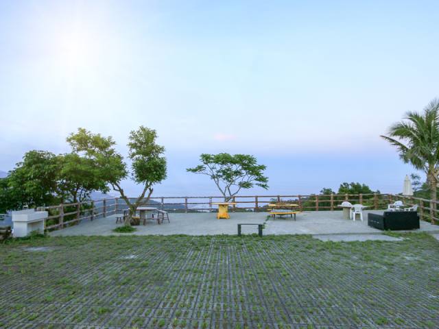 山豬窟休閒農場區：山坡上的觀景平台